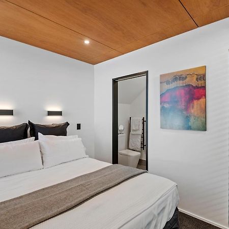 Derby Street Guesthouse Gaystay B&B ไครสต์เชิร์ช ภายนอก รูปภาพ